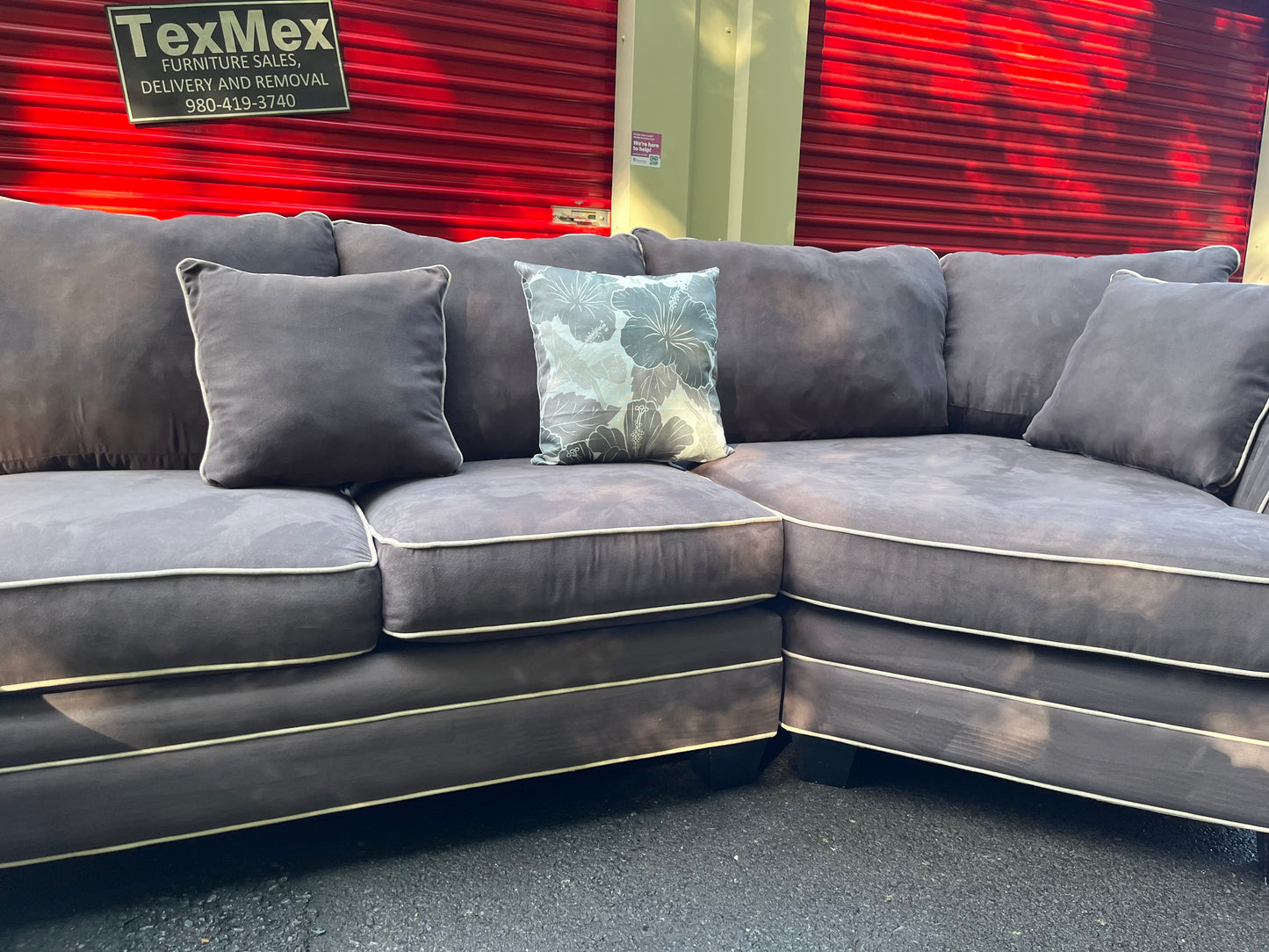 Raymour & Flanigan 3Pcs Sectional