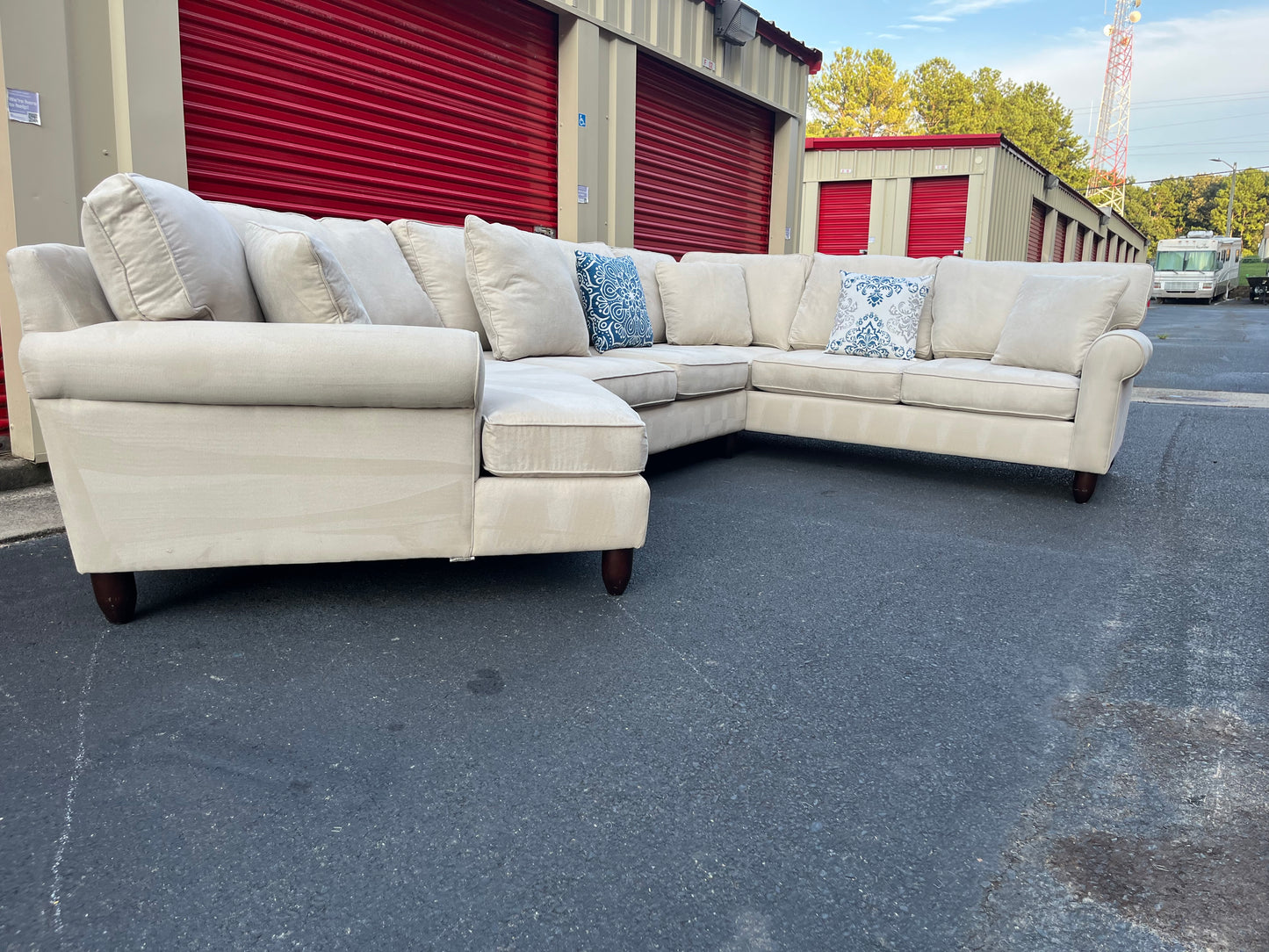 White Havertys 3Pcs Cuddler Sectional