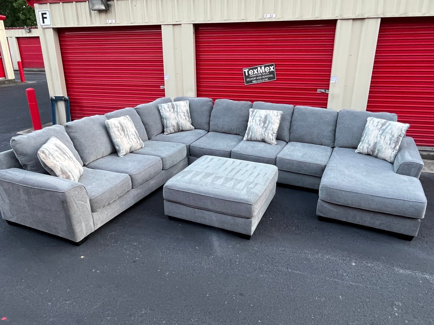 Ashley Furniture 5Pcs Castano Sectional w Ottoman
