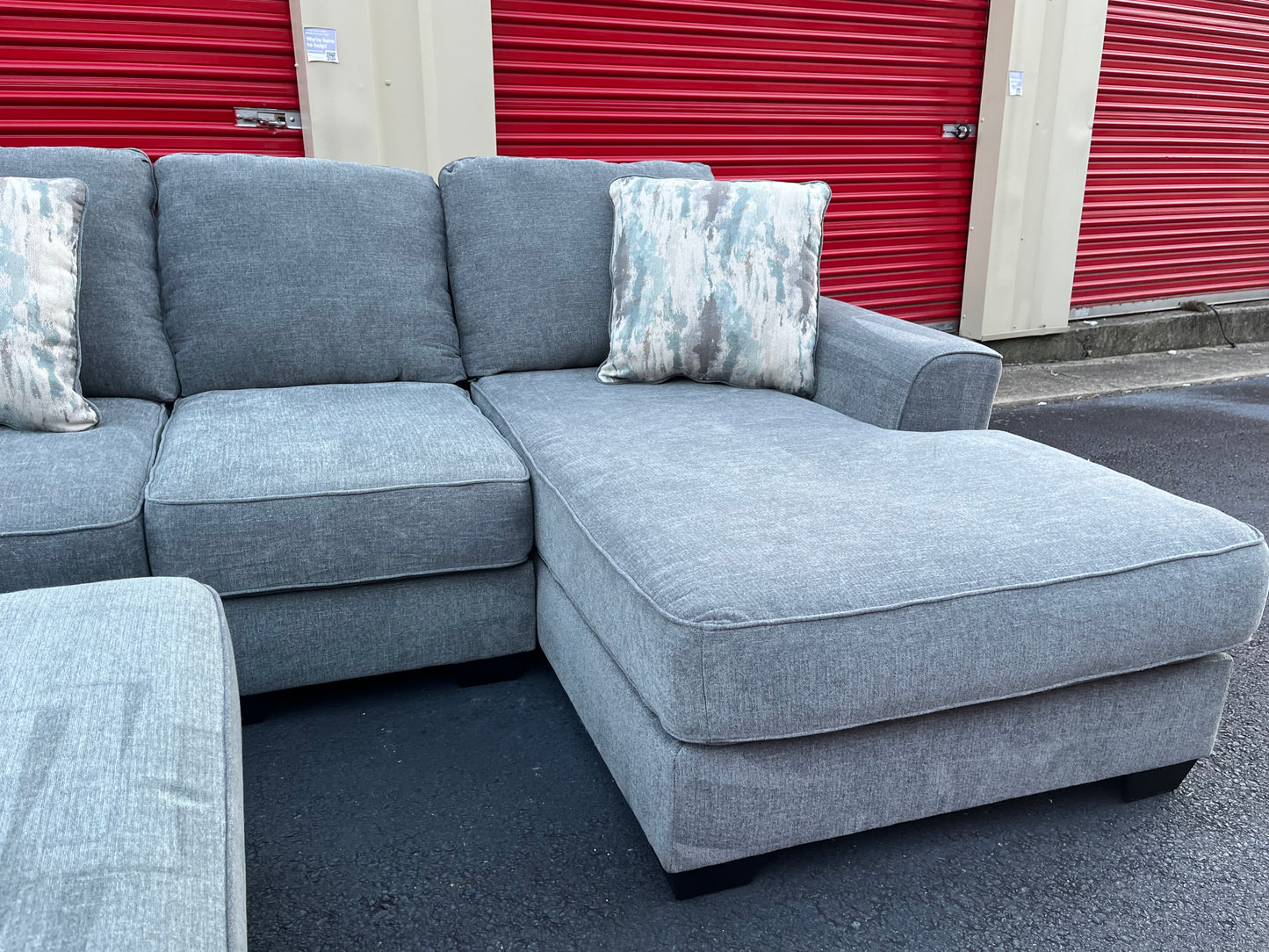 Ashley Furniture 5Pcs Castano Sectional w Ottoman