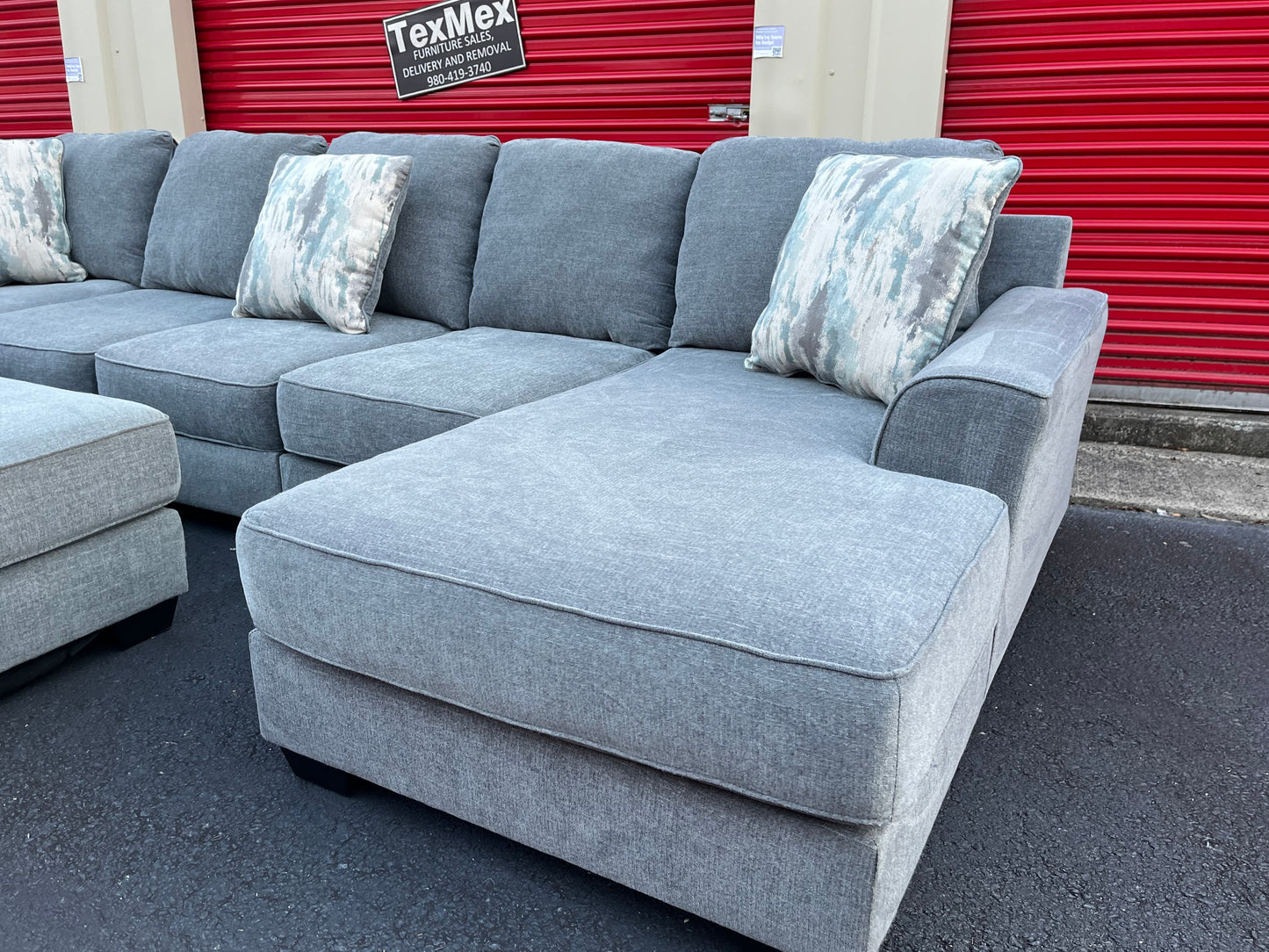 Ashley Furniture 5Pcs Castano Sectional w Ottoman