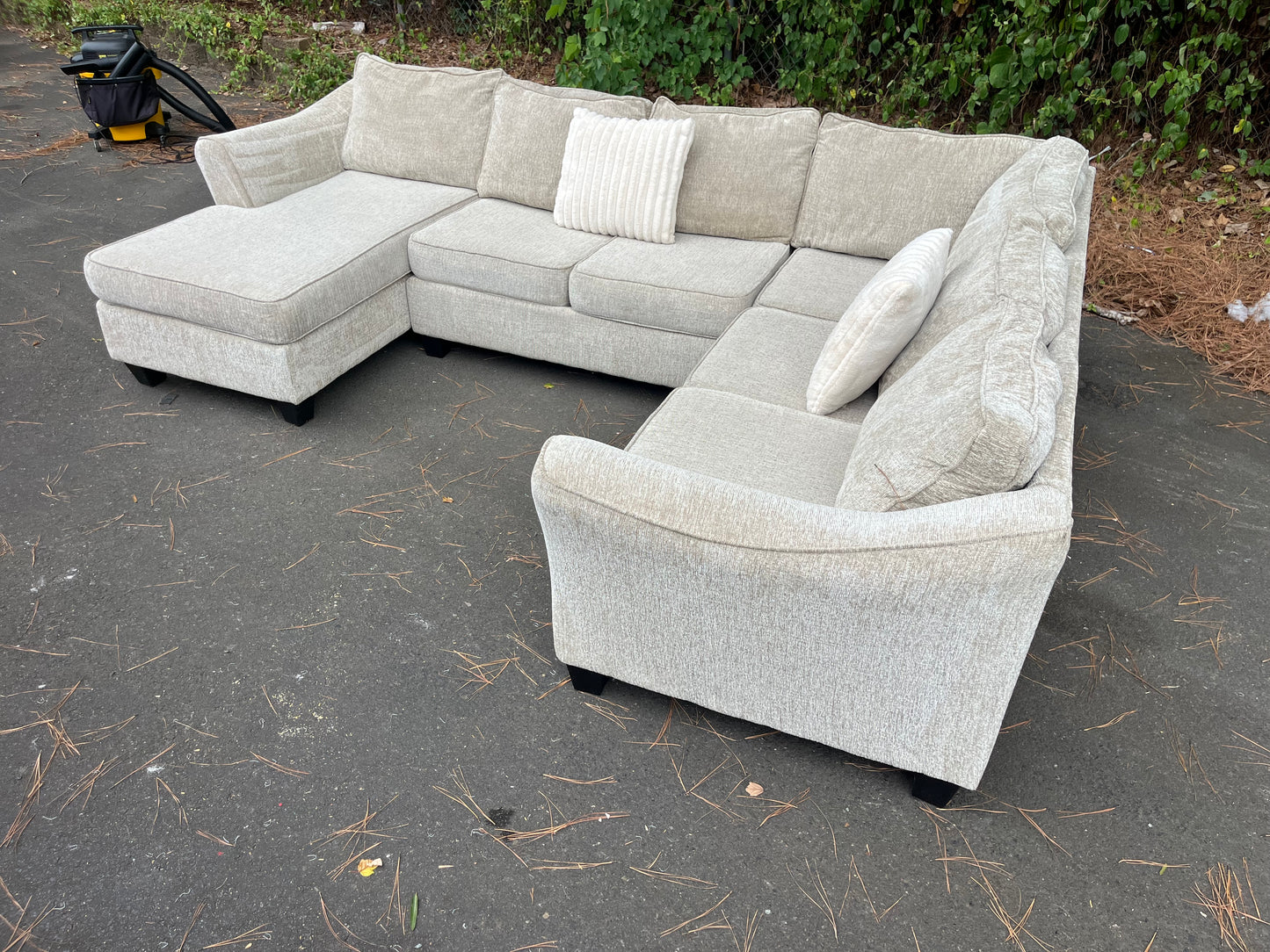 Ashley Furniture Venus 3Pcs Sectional