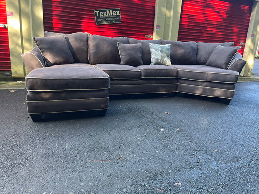 Raymour & Flanigan 3Pcs Sectional