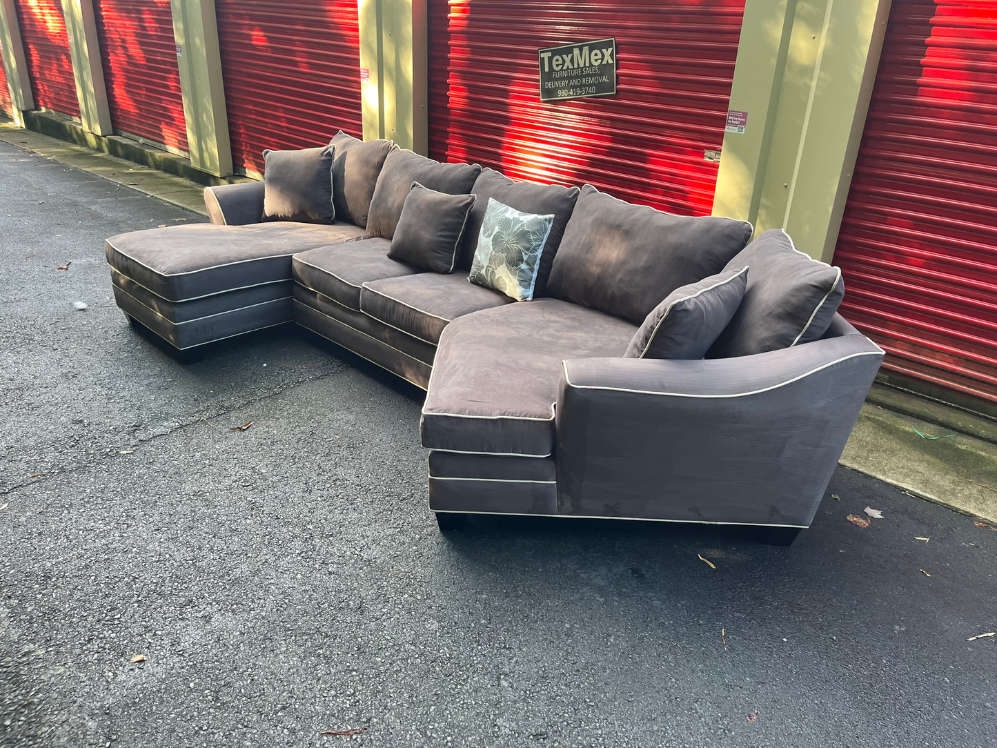 Raymour & Flanigan 3Pcs Sectional