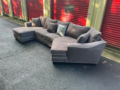 Raymour & Flanigan 3Pcs Sectional