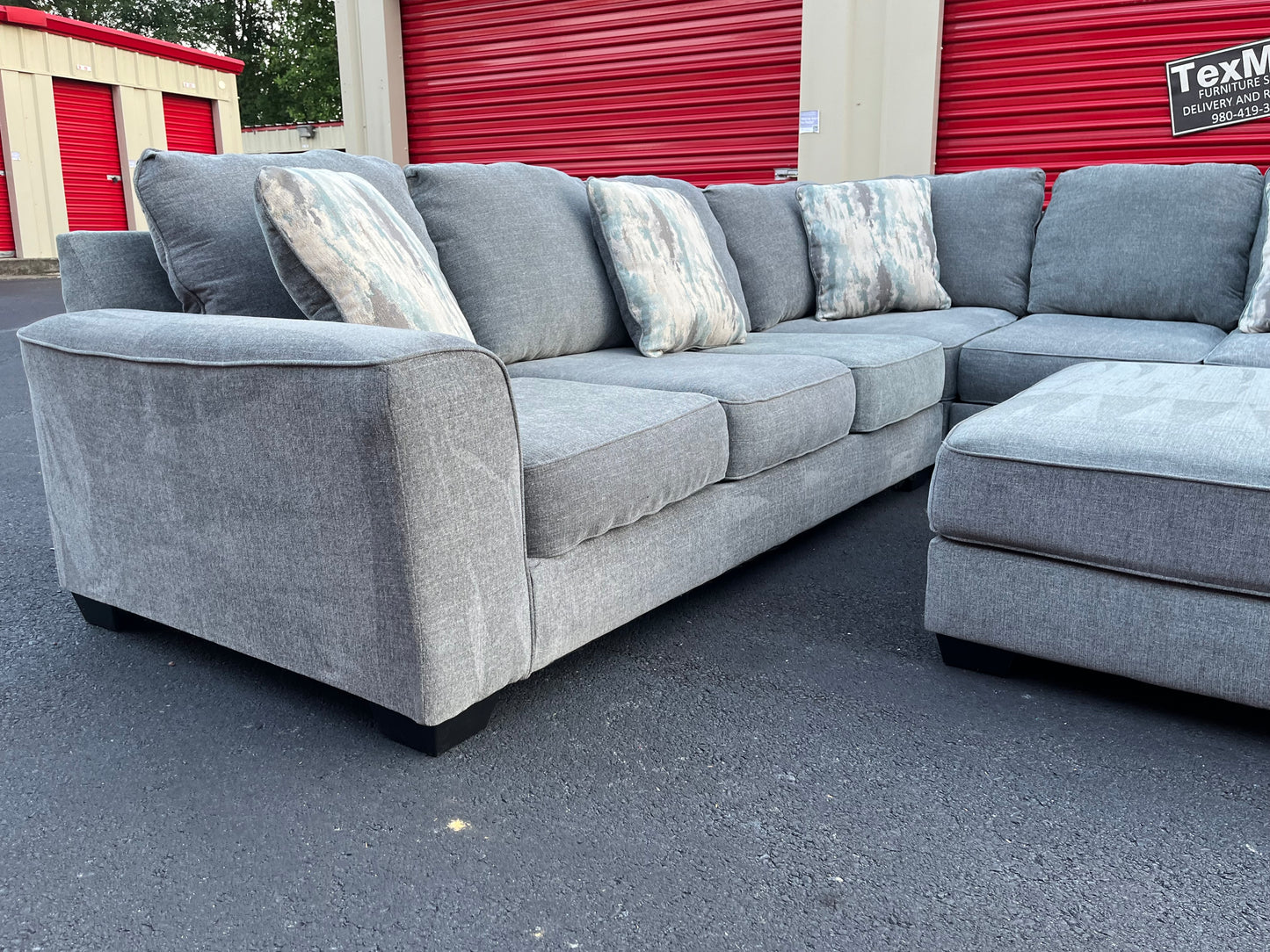 Ashley Furniture 5Pcs Castano Sectional w Ottoman