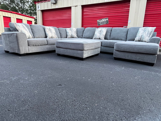 Ashley Furniture 5Pcs Castano Sectional w Ottoman