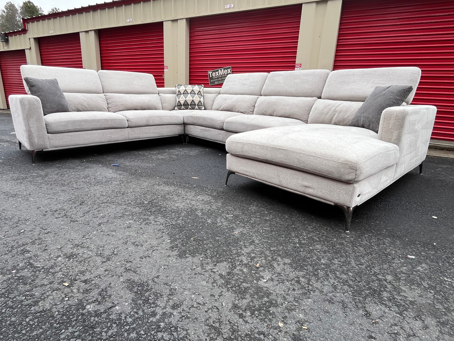 White Via Sorrento 4Pcs Sofia Vergara Sectional