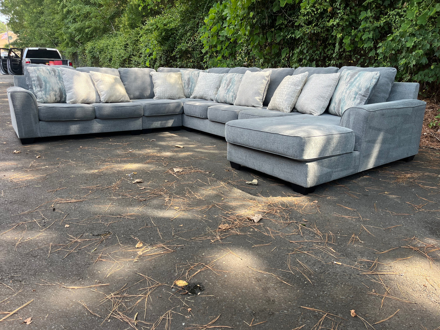 Ashley Furniture 6 Piece Castano Sectional