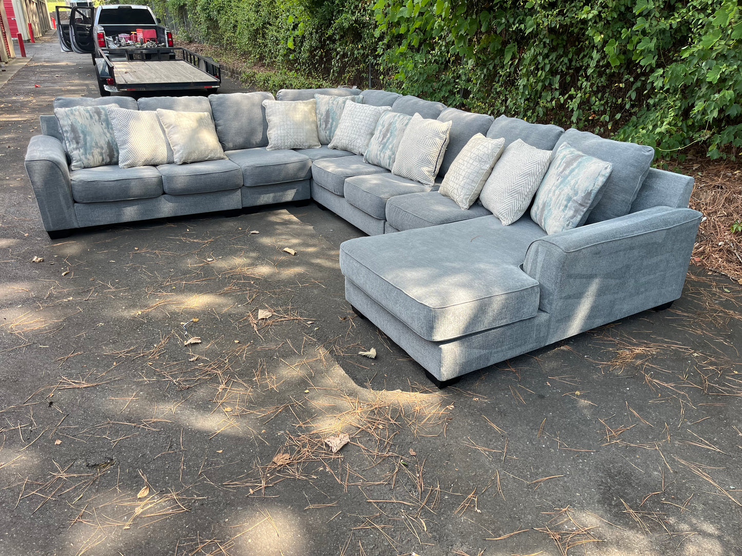 Ashley Furniture 6 Piece Castano Sectional