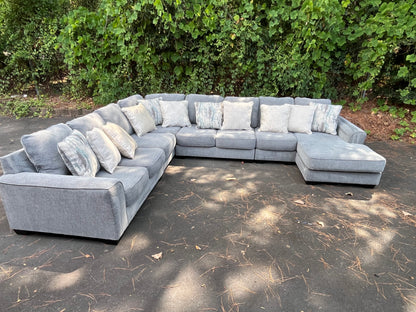 Ashley Furniture 6 Piece Castano Sectional