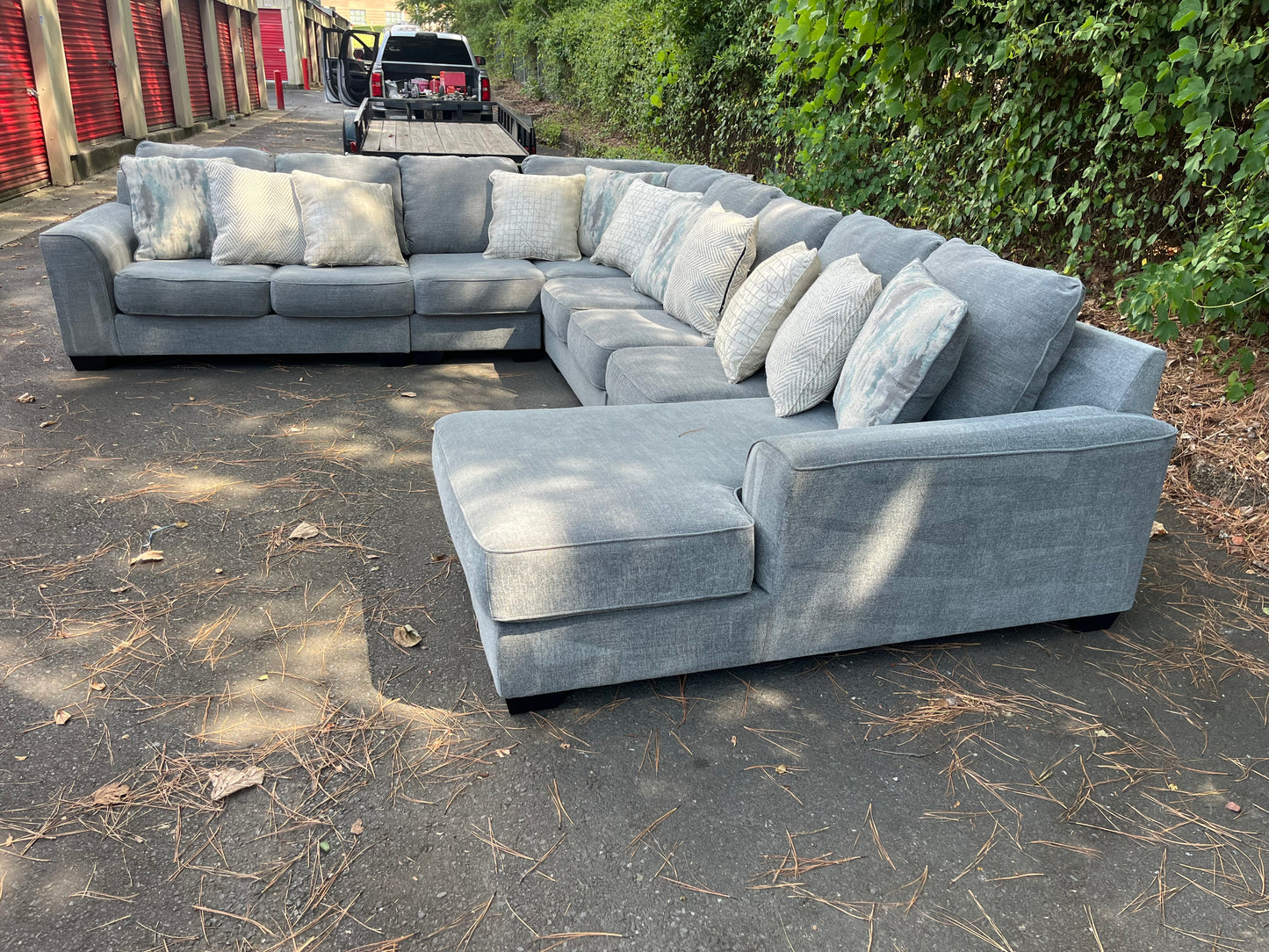 Ashley Furniture 6 Piece Castano Sectional