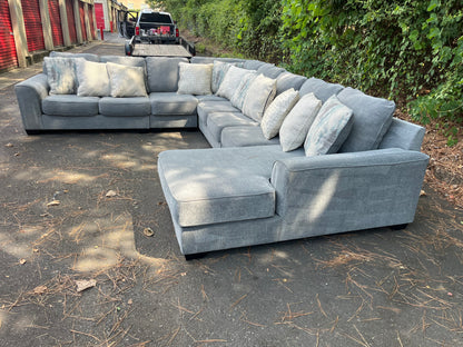 Ashley Furniture 6 Piece Castano Sectional
