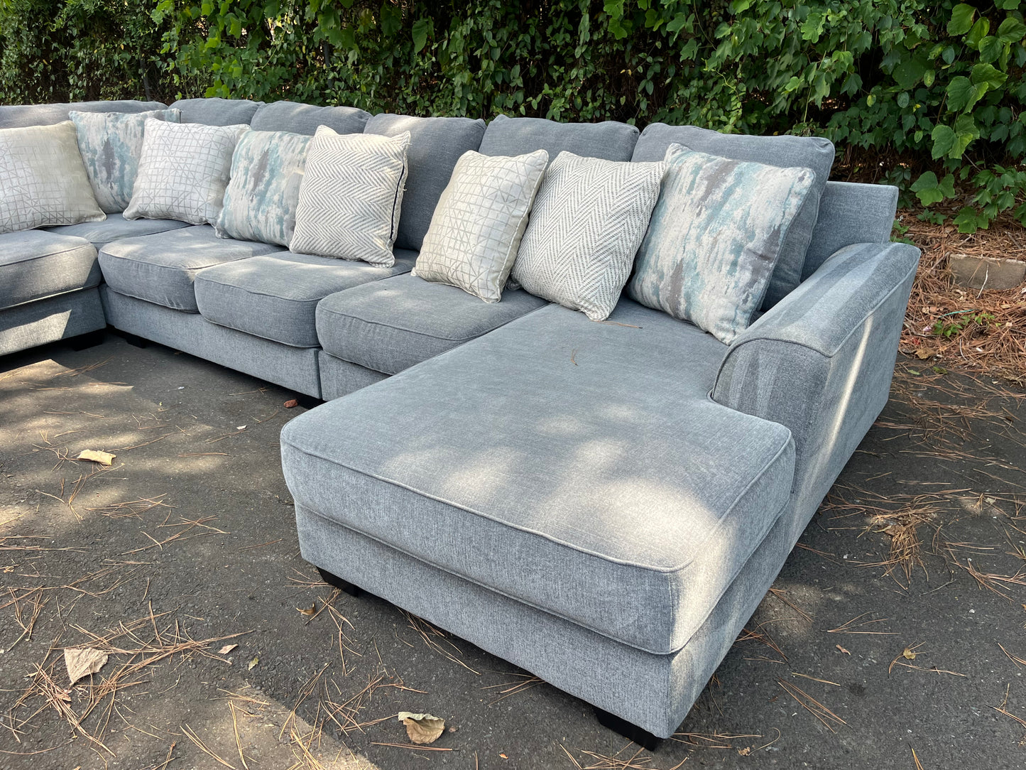 Ashley Furniture 6 Piece Castano Sectional
