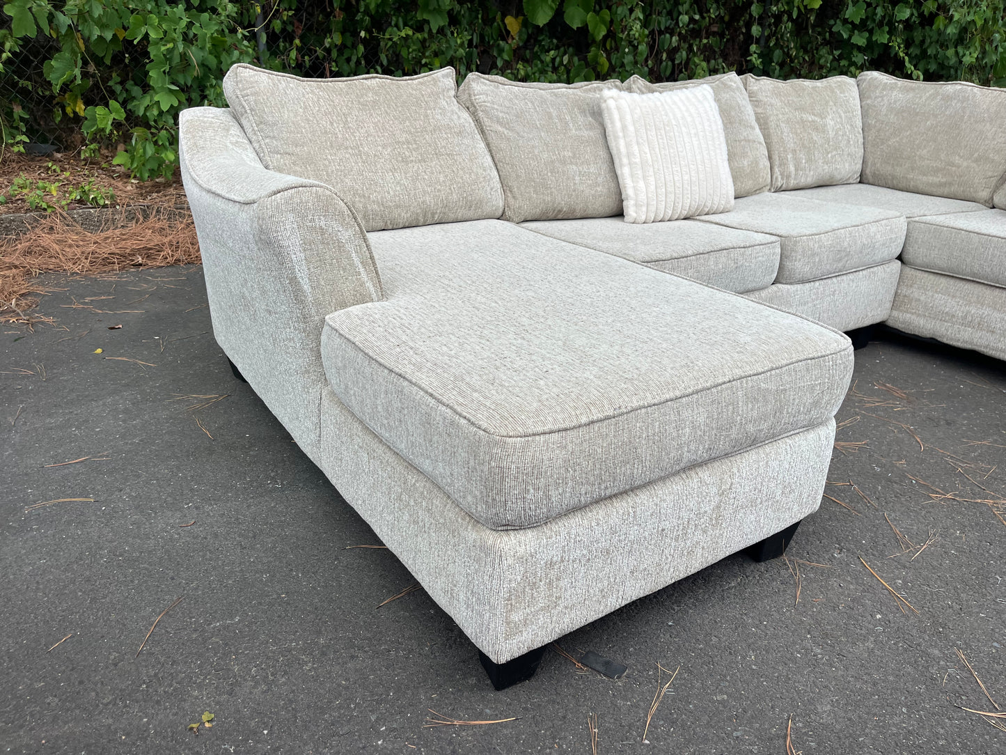 Ashley Furniture Venus 3Pcs Sectional